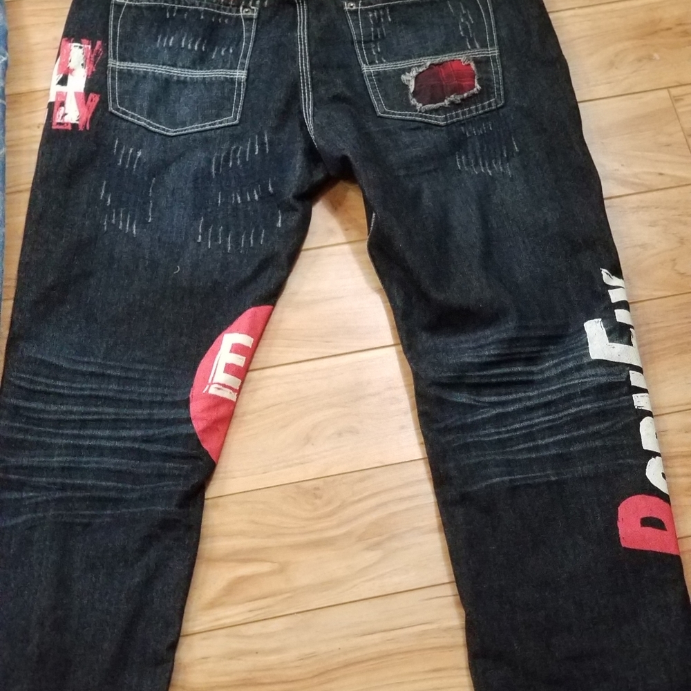 Bornfly 34 X 32